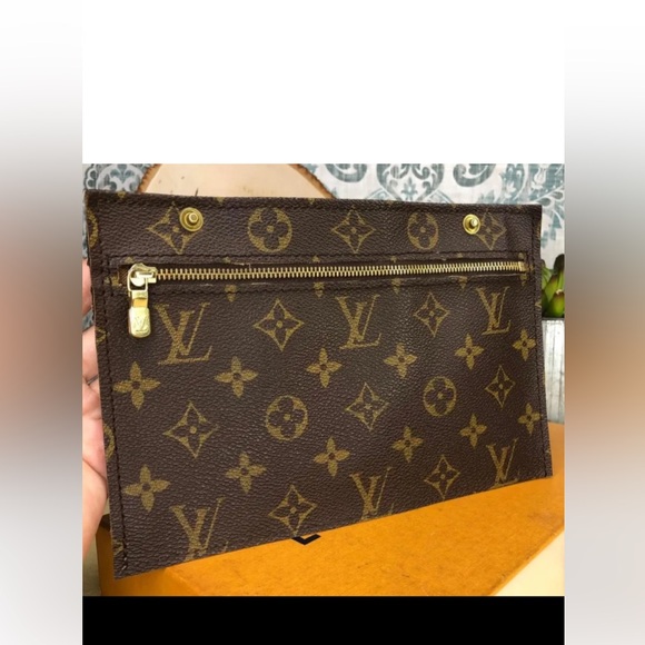 Authentic Louis Vuitton monogram clutch case - Picture 1 of 6
